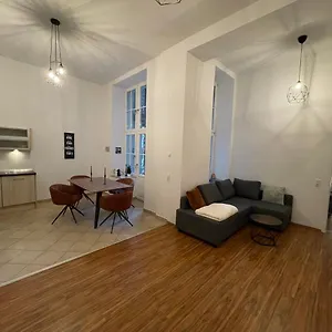 Wohlfuehlen In Perfekter Lage Apartment Dresden